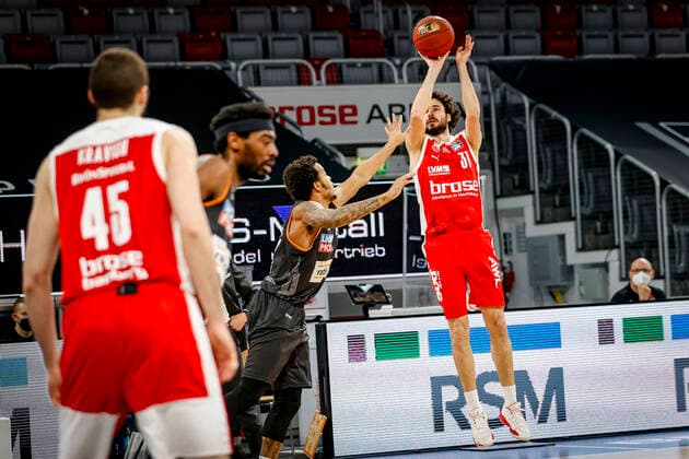 right Michele Vitali Brose Bamberg, 31 Brose Bamberg ratiopharm Ulm easyCredit BBL Basketball Bundesliga Basketball Season 2020 21 25 Matchday, 27 03 2021 Bamberg, Brose Arena Copyright: DanielxLöb