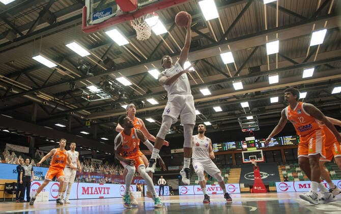 GER, Basketball, RASTA Vechta vs BG Göttingen 27 03 2021, RASTA Dome, Vechta, GER, easy Credit BBL, RASTA Vechta vs BG Göttingen, in picture Aubrey DAWKINS BG Göttingen 24 Josh YOUNG Rasta Vechta 8 Dennis CLIFFORD Rasta Vechta 42 nordphotoxRojahn nph00310