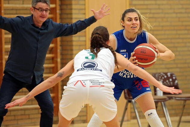 27 03 2021, xovx, Basketball Damen Bundesliga Playoffs Viertelfinale Spiel 1, BC pharmaserv Marburg flippo Baskets BG Göttingen v l Ivana Blazevic flippo Baskets BG Göttingen , Theresa Simon BC Pharmaserv Marburg Marburg Sporthalle Georg Gaßmann Stadion Hessen Germany DE