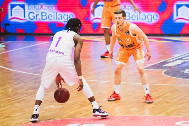easyCredit BBL 25 Matchday RASTA Vechta vs BG Goettingen, 27 03 2021 Deishuan Booker BG Goettingen, 1 , Jannes Hundt RASTA Vechta, 20 easyCredit BBL 25 Matchday RASTA Vechta vs BG Goettingen on 27 03 2021 in Vechta RASTA Dome , Germany, Copyright: xBEAUTIFULxSPORTS Neddermannx