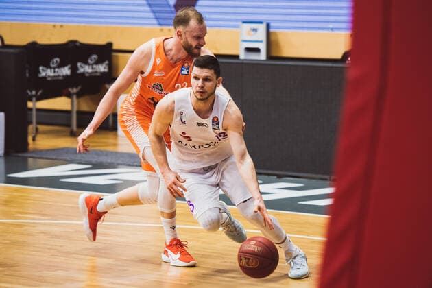easyCredit BBL 25 Matchday RASTA Vechta vs BG Goettingen, 27 03 2021 Robin Manuel Christen RASTA Vechta, 33 , Rihards Lomazs BG Goettingen, 13 easyCredit BBL 25 Matchday RASTA Vechta vs BG Goettingen on 27 03 2021 in Vechta RASTA Dome , Germany, Copyright: xBEAUTIFULxSPORTS Neddermannx