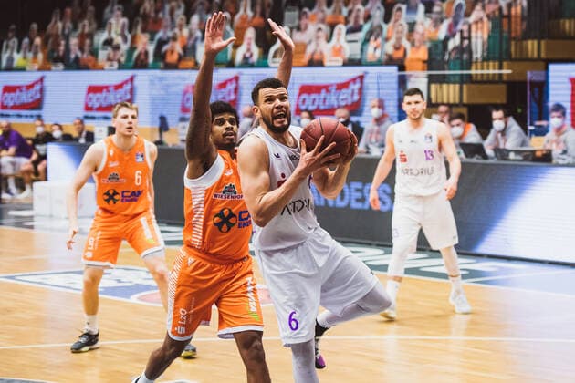 easyCredit BBL 25 Matchday RASTA Vechta vs BG Goettingen, 27 03 2021 Edgar Sosa RASTA Vechta, 12 , Luke Nelson BG Goettingen, 6 easyCredit BBL 25 Matchday RASTA Vechta vs BG Goettingen on 27 03 2021 in Vechta RASTA Dome , Germany, Copyright: xBEAUTIFULxSPORTS Neddermannx