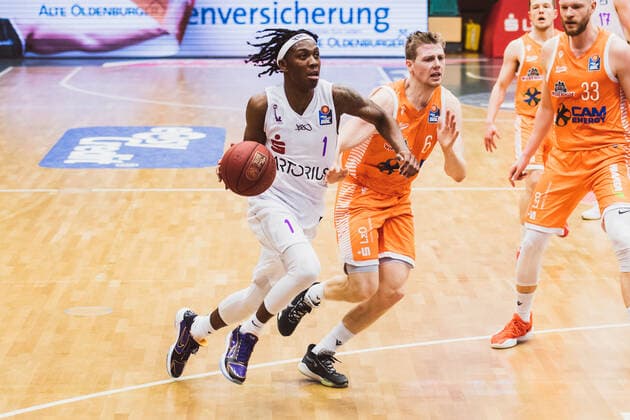 easyCredit BBL 25 Matchday RASTA Vechta vs BG Goettingen, 27 03 2021 Deishuan Booker BG Goettingen, 1 , Tim Hasbargen RASTA Vechta, 6 easyCredit BBL 25 Matchday RASTA Vechta vs BG Goettingen on 27 03 2021 in Vechta RASTA Dome , Germany, Copyright: xBEAUTIFULxSPORTS Neddermannx