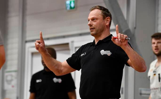 27 03 2021 Basketball Season 2020 2021 2 Bundesliga Pro A 28 Spieltag Nürnberg Falcons Basketball Club NBC MLP Academics Heidelberg Ralph Junge Trainer Managing Director Headcoach Nürnberg Falcons BC NBC directs