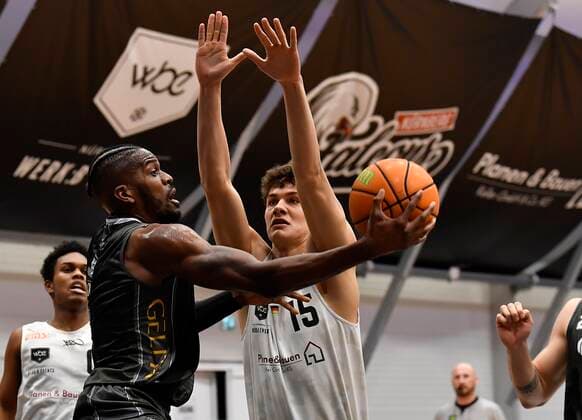27 03 2021 Basketball Season 2020 2021 2 Bundesliga Pro A 28 Matchday Nürnberg Falcons Basketball Club NBC MLP Academics Heidelberg Shyron Ely 5, MLP Academics Heidelberg Fynn Fischer 15, Nürnberg Falcons BC NBC