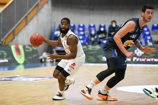 Jonathan Stark Giessen 46ers in a duel with Bogdan Radosavljevic HAKRO Merlins Crailsheim , GER, HAKRO Merlins Crailsheim vs JobStairs Giessen 46ers, 27 03 2021, 25 Spieltag easycredit Basketball Bundesliga, Spielzeit 2020 2021 GER, HAKRO Merlins Crailsheim vs JobStairs Giessen 46ers, 27 03 2021, 25 Spieltag easycredit Basketball Bundesliga, Spielzeit 2020 2021 Crailsheim Copyright: xEibnerxPressefoto MichaelxMemmlerx EP_MMR