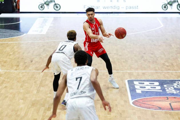 BBL easyCredit Basketball Bundesliga Saison 2020 2021 25 Spieltag am Samstag, 27 Maerz 2021 in der edel optics de Arena in Hamburg Hamburg Towers FC Bayern Muenchen Headcoach Andrea Trinchieri FC Bayern Hamburg Towers FC Bayern Muenchen