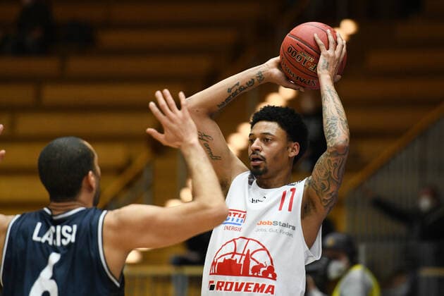Diante Maurice Garrett Giessen 46ers in a duel with Elias Lasisi HAKRO Merlins Crailsheim , GER, HAKRO Merlins Crailsheim vs JobStairs Giessen 46ers, 27 03 2021, 25 Spieltag easycredit Basketball Bundesliga, Spielzeit 2020 2021 GER, HAKRO Merlins Crailsheim vs JobStairs Giessen 46ers, 27 03 2021, 25 Spieltag easycredit Basketball Bundesliga, Spielzeit 2020 2021 Crailsheim Copyright: xEibnerxPressefoto MichaelxMemmlerx EP_MMR