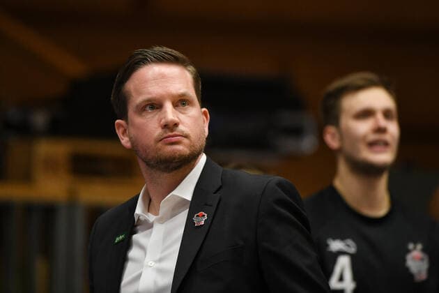 Rolf Scholz Giessen 46ers watches the game, GER, HAKRO Merlins Crailsheim vs JobStairs Giessen 46ers, 27 03 2021, 25 Matchday easycredit Basketball Bundesliga, Season 2020 2021 GER, HAKRO Merlins Crailsheim vs JobStairs Giessen 46ers, 27 03 2021, 25 Matchday easycredit Basketball Bundesliga, Season 2020 2021 Crailsheim Copyright: xEibnerxPressefoto MichaelxMemmlerx EP_MMR