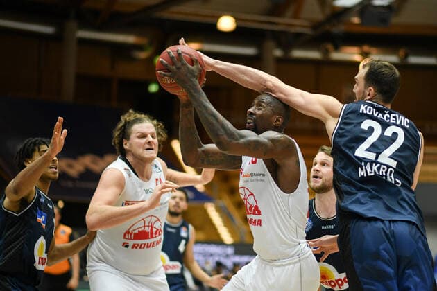 Brandon Bowman Giessen 46ers in duel with Dejan Kovacevic HAKRO Merlins Crailsheim , behind John Bryant Giessen 46ers , GER, HAKRO Merlins Crailsheim vs JobStairs Giessen 46ers, 27 03 2021, 25 Spieltag easycredit Basketball Bundesliga, Spielzeit 2020 2021 GER, HAKRO Merlins Crailsheim vs JobStairs Gießen 46ers, 27 03 2021, 25 Spieltag easycredit Basketball Bundesliga, Spielzeit 2020 2021 Crailsheim Copyright: xEibnerxPressefoto MichaelxMemmlerx EP_MMR