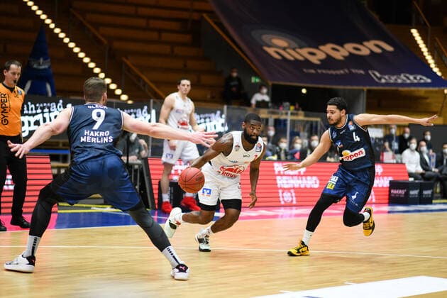 Jonathan Stark Giessen 46ers in a duel with Fabian Bleck HAKRO Merlins Crailsheim and Nimrod Hilliard HAKRO Merlins Crailsheim , GER, HAKRO Merlins Crailsheim vs JobStairs Giessen 46ers, 27 03 2021, 25 Spieltag easycredit Basketball Bundesliga, Spielzeit 2020 2021 GER, HAKRO Merlins Crailsheim vs JobStairs Gießen 46ers, 27 03 2021, 25 Spieltag easycredit Basketball Bundesliga, Spielzeit 2020 2021 Crailsheim Copyright: xEibnerxPressefoto MichaelxMemmlerx EP_MMR