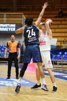 Alen Pjanic Giessen 46ers in duel with Jeremy Jones HAKRO Merlins Crailsheim , GER, HAKRO Merlins Crailsheim vs JobStairs Giessen 46ers, 27 03 2021, 25 Spieltag easycredit Basketball Bundesliga, Spielzeit 2020 2021 GER, HAKRO Merlins Crailsheim vs JobStairs Giessen 46ers, 27 03 2021, 25 Spieltag easycredit Basketball Bundesliga, Spielzeit 2020 2021 Crailsheim Copyright: xEibnerxPressefoto MichaelxMemmlerx EP_MMR