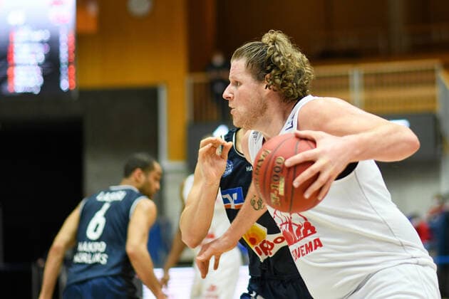 John Bryant Giessen 46ers in duel, GER, HAKRO Merlins Crailsheim vs JobStairs Giessen 46ers, 27 03 2021, 25 Spieltag easycredit Basketball Bundesliga, Spielzeit 2020 2021 GER, HAKRO Merlins Crailsheim vs JobStairs Giessen 46ers, 27 03 2021, 25 Spieltag easycredit Basketball Bundesliga, Spielzeit 2020 2021 Crailsheim Copyright: xEibnerxPressefoto MichaelxMemmlerx EP_MMR