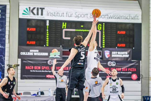 27 03 21, mens, basketball, 2020 2021 season, 2 Bundesliga, Pro B South, College Wizards Art Giants Düsseldorf jump ball to start game Karlsruhe Institute for Sport and Sport Science IfSS Baden Württemberg Germany