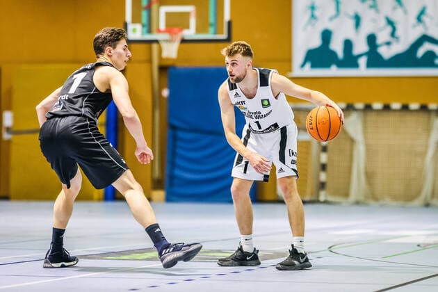 27 03 21, Men, Basketball, 2020 2021 season, 2 Bundesliga, Pro B South, College Wizards Art Giants Düsseldorf Sean Flood College Wizards 1 dribbles to the attack Karlsruhe Institute for Sport and Sport Science IfSS Baden Württemberg Germany