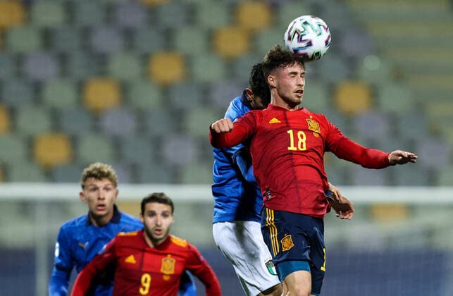 MARIBOR, SLOVENIA - MARCH 27: Raoul Bellanova of Italy vs Javier Puado of Spain during the 2021 UEFA European Under-21 Championship Group B match between Spain and Italy at Stadion Ljudski vrt on March 27, 2021 in Maribor, Slovenia. (Photo by Vid Ponikvar Sportida) SPO, SOC, FOI  Copyright: xSportida