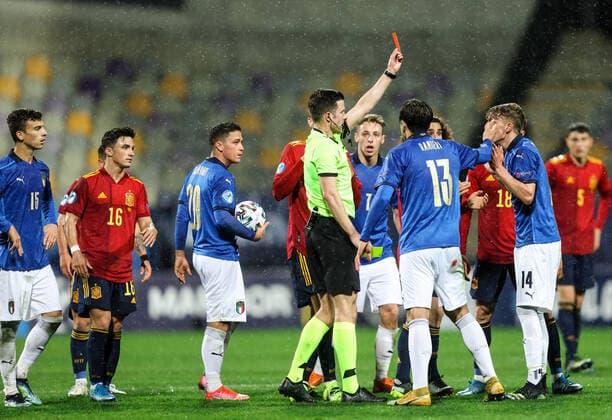 MARIBOR, SLOVENIA - MARCH 27: Referee Harm Osmers of Germany showing red card for Nicolo Rovella of Italy during the 2021 UEFA European Under-21 Championship Group B match between Spain and Italy at Stadion Ljudski vrt on March 27, 2021 in Maribor, Slovenia. (Photo by Vid Ponikvar Sportida) SPO, SOC, FOI  Copyright: xSportida