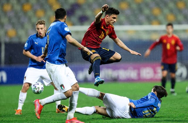 MARIBOR, SLOVENIA - MARCH 27: Manu Garcia of Spain vs Luca Ranieri of Italy during the 2021 UEFA European Under-21 Championship Group B match between Spain and Italy at Stadion Ljudski vrt on March 27, 2021 in Maribor, Slovenia. (Photo by Vid Ponikvar Sportida) SPO, SOC, FOI  Copyright: xSportida