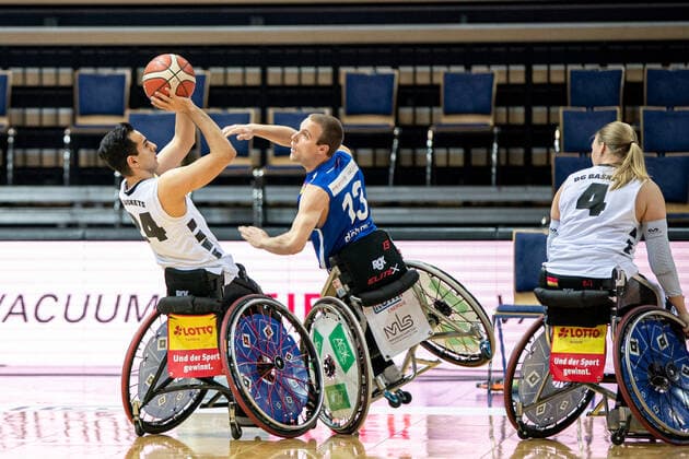 RBBL RSV Lahn Dill BG Baskets Hamburg, 27 03 21 Mojtaba Kamali 24 BG Baskets Hamburg , Thomas Böhme 13 RSV Lahn Dill Rittal Arena, Wetzlar, 27 03 21 Copyright: xBEAUTIFULxSPORTS Roeczeyx