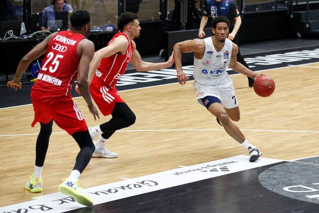 BBL easyCredit Basketball Bundesliga Saison 2020 2021 25 Spieltag am Samstag, 27 Maerz 2021 in der edel optics de Arena in Hamburg Hamburg Towers FC Bayern Muenchen v l JaJuan Johnson FC Bayern , Wade Baldwin FC Bayern , Kameron Taylor Towers Hamburg Towers FC Bayern Muenchen