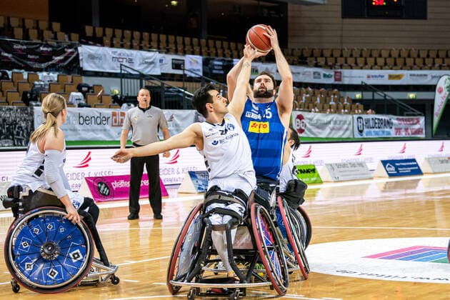 RBBL RSV Lahn Dill BG Baskets Hamburg, 27 03 21 Michael Auprince 15 RSV Lahn Dill , Mojtaba Kamali 24 BG Baskets Hamburg , Mareike Miller 4 BG Baskets Hamburg Rittal Arena, Wetzlar, 27 03 21 Copyright: xBEAUTIFULxSPORTS Roeczeyx