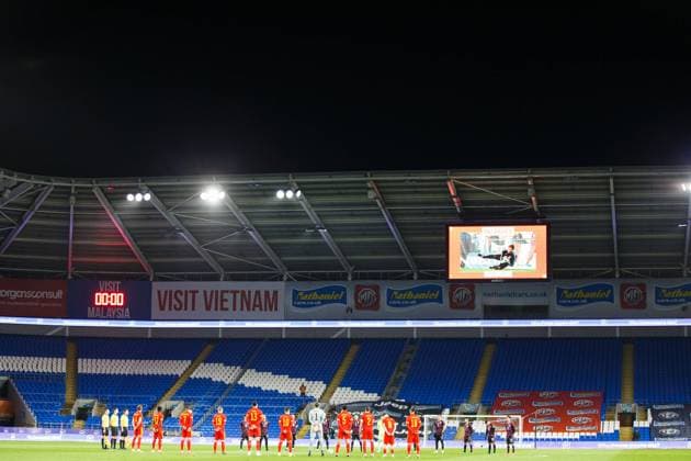 Wales v Mexico Friendly 27 03 2021. International Players observe a minute s silence in memory of Dai Davies before the International Friendly, Länderspiel, Nationalmannschaft match between Wales and Mexico at the Cardiff City Stadium, Cardiff, Wales on 27 March 2021. Cardiff Cardiff City Stadium South Glamorgan Wales Editorial use only , Copyright: xGruffyddxThomasx PSI-12244-0056