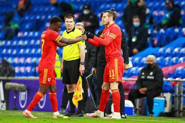 Wales v Mexico Friendly 27 03 2021. International Wales forward Gareth Bale (11) replaces Wales forward Rabbi Matondo (17) during the International Friendly, Länderspiel, Nationalmannschaft match between Wales and Mexico at the Cardiff City Stadium, Cardiff, Wales on 27 March 2021. Cardiff Cardiff City Stadium South Glamorgan Wales Editorial use only , Copyright: xGruffyddxThomasx PSI-12244-0075