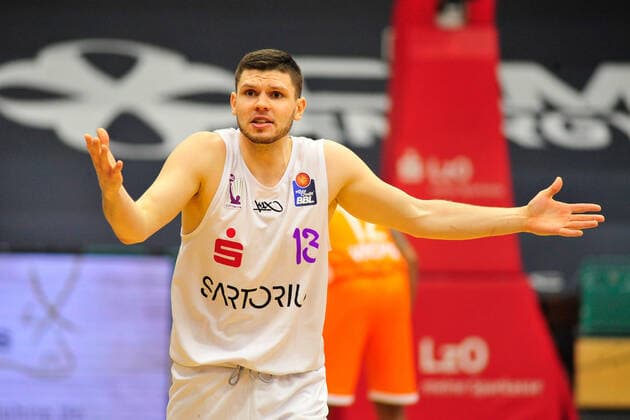 Basketball Bundesliga 25 matchday RASTA Vechta BG Göttingen on 27 03 2021 at the RASTA Dome in Vechta Rihards Lomazs Göttingen complains about foul decision BK