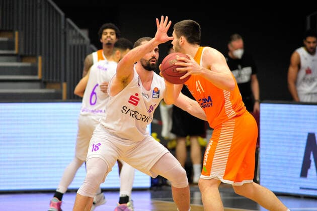 Basketball Bundesliga 25 Spieltag RASTA Vechta BG Göttingen on 27 03 2021 at the RASTA Dome in Vechta Will Vorhees Vechta in a duel with Harper Kamp Göttingen BK