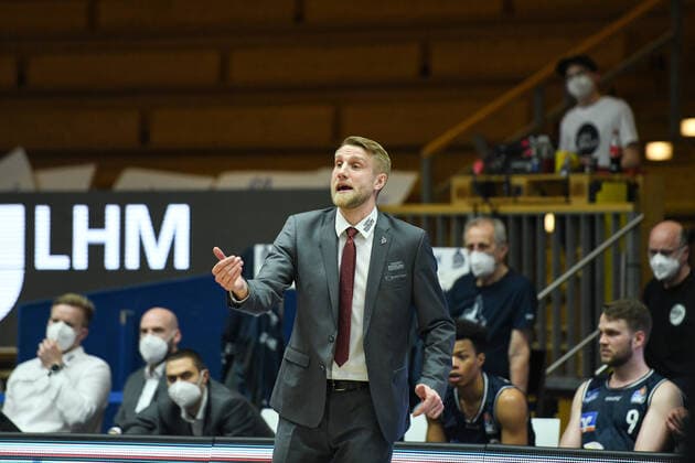 Tuomas Iisalo HAKRO Merlins Crailsheim gives instructions, GER, HAKRO Merlins Crailsheim vs JobStairs Giessen 46ers, 27 03 2021, 25 Spieltag easycredit Basketball Bundesliga, Spielzeit 2020 2021 GER, HAKRO Merlins Crailsheim vs JobStairs Giessen 46ers, 27 03 2021, 25 Spieltag easycredit Basketball Bundesliga, Spielzeit 2020 2021 Crailsheim Copyright: xEibnerxPressefoto MichaelxMemmlerx EP_MMR