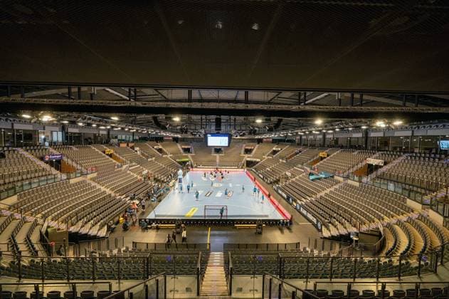 Feature, Symbolbild, Blick in die Porsche Arena. Deutschland, Stuttgart, 28.03.2021, Bundesliga: TVB 1898 Stuttgart vs SC Magdeburg, Saison 2020 2021, 23. Spieltag, Porsche-Arena Foto: A2 Bildagentur Peter Hartenfelser *** Feature, symbolic image, view into Porsche Arena Germany, Stuttgart, 28 03 2021, Bundesliga TVB 1898 Stuttgart vs SC Magdeburg, 2020 2021 season, 23 match day, Porsche Arena Foto A2 Bildagentur Peter Hartenfelser.