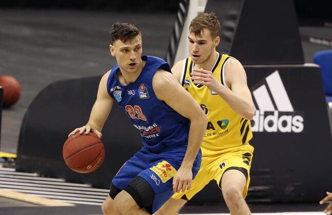 Roko Rogic, Malte Delow action game scene duel sports basketball BBL Bundesliga men season 2020 2021 28 03 2021 ALBA Berlin vs syntainics MBC