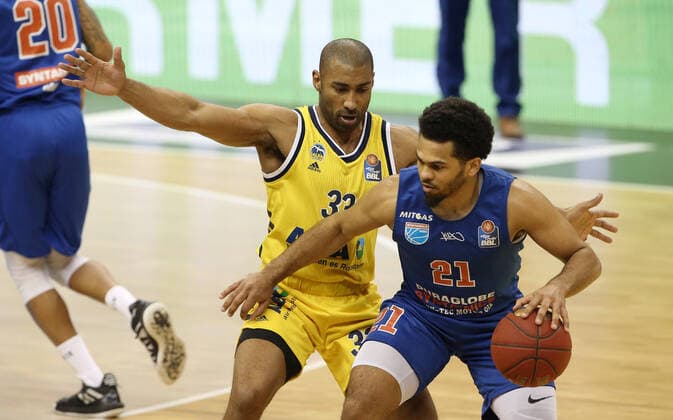Jayson Granger, Quinton Hooker action game scene duel sports basketball BBL Bundesliga men season 2020 2021 28 03 2021 ALBA Berlin vs syntainics MBC