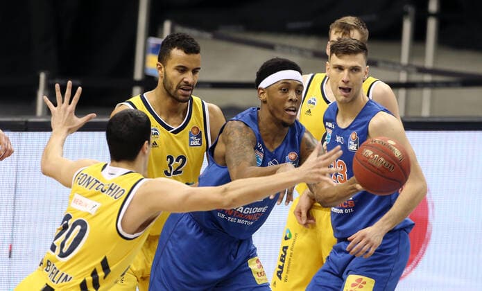 Simone Fontecchio, Johannes Thiemann, Kyndahl Hill, Michal Michalak action game scene duel sports basketball BBL Bundesliga men season 2020 2021 28 03 2021 ALBA Berlin vs syntainics MBC