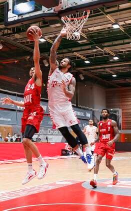 28 03 2021, Basketball, BBL 2020 2021, 25 Matchday, s Oliver Wuerzburg Telekom Baskets Bonn, GER, Wuerzburg, s Oliver Arena, picture from left Cameron Hunt s Oliver Wuerzburg and Chris Babb Telekom Baskets Bonn. Copyright: HMBxMedia xHeikoxBecker