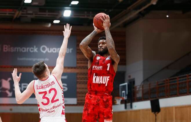 28 03 2021, Basketball, BBL 2020 2021, 25 matchday, s Oliver Wuerzburg Telekom Baskets Bonn, GER, Wuerzburg, s Oliver Arena, picture from left Simonas Lukosius Telekom Baskets Bonn and Perry Jones III s Oliver Wuerzburg Copyright: HMBxMedia xHeikoxBecker