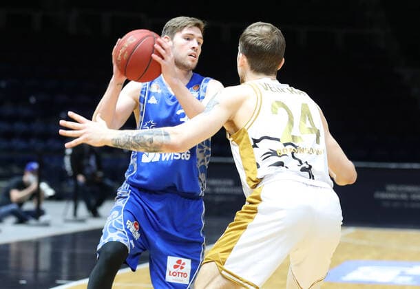 Löwen Braunschweig vs Frankfurt, BBL Braunschweig, 28 03 2021, BASKETBALL easyCredit BBL Basketball Bundesliga, Löwen Braunschweig vs Fraport Skyliners Frankfurt, season 2020 21 Maximilian Begue Skyliners Frankfurt , Amas Velicka Löwen Braunschweig Braunschweig