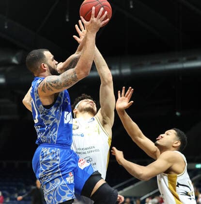 Löwen Braunschweig vs Frankfurt, BBL Braunschweig, 28 03 2021, BASKETBALL easyCredit BBL Basketball Bundesliga, Löwen Braunschweig vs Fraport Skyliners Frankfurt, season 2020 21 Rasheed Moore Skyliners Frankfurt , Gavin Schilling Löwen Braunschweig , Karim Jallow Löwen Braunschweig Braunschweig