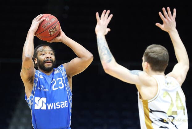 Löwen Braunschweig vs Frankfurt, BBL Braunschweig, 28 03 2021, BASKETBALL easyCredit BBL Basketball Bundesliga, Löwen Braunschweig vs Fraport Skyliners Frankfurt, season 2020 21 Quantez Robertson Skyliners Frankfurt , Amas Velicka Löwen Braunschweig Braunschweig