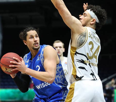 Löwen Braunschweig vs Frankfurt, BBL Braunschweig, 28 03 2021, BASKETBALL easyCredit BBL Basketball Bundesliga, Löwen Braunschweig vs Fraport Skyliners Frankfurt, season 2020 21 Michael Kessens Skyliners Frankfurt , Gavin Schilling Löwen Braunschweig Braunschweig