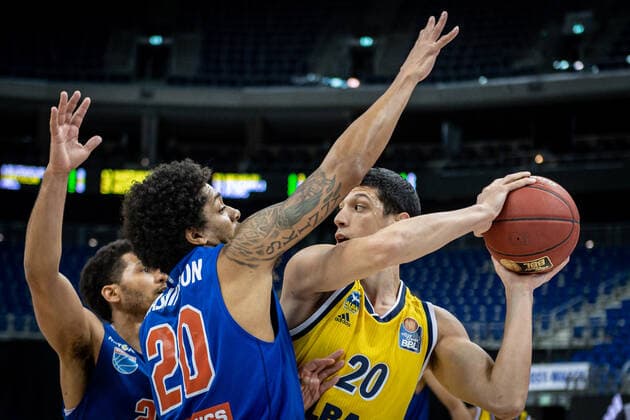 Basketball Berlin 28 03 2021 Season 2020 2021 easyCredit BBL 1 Bundesliga Alba Berlin SYNTAINICS MBC Weißenfels Simone Fontecchio Alba Berlin, No 20 Deron Washington MBC, No 20