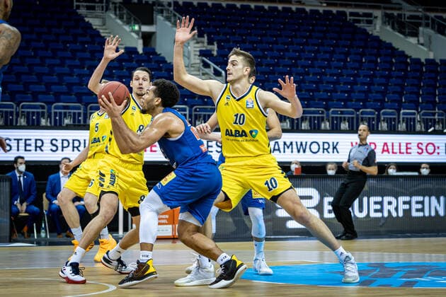 Basketball Berlin 28 03 2021 Season 2020 2021 easyCredit BBL 1 Bundesliga Alba Berlin SYNTAINICS MBC Weißenfels Quinton Hooker MBC, No 21 Tim Schneider Alba Berlin, No 10 Marcus Eriksson Alba Berlin, No 08