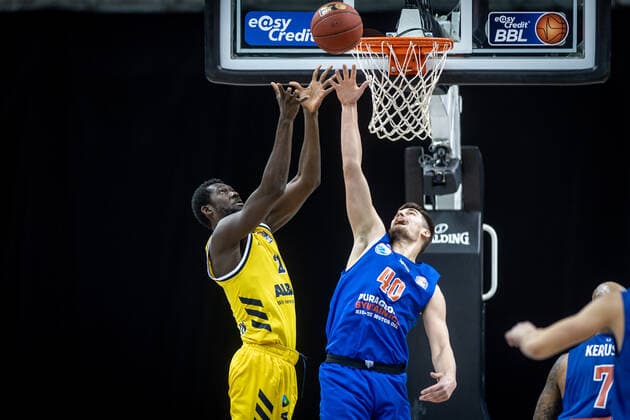 Basketball Berlin 28 03 2021 Season 2020 2021 easyCredit BBL 1 Bundesliga Alba Berlin SYNTAINICS MBC Weißenfels Christ Koumadje Alba Berlin, No 21 Antunovic MBC, No 40