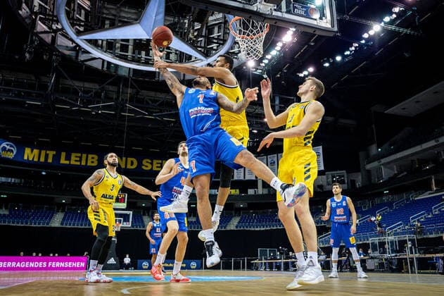 Basketball Berlin 28 03 2021 Season 2020 2021 easyCredit BBL 1 Bundesliga Alba Berlin SYNTAINICS MBC Weißenfels Sergio Kerusch MBC, No 07 Johannes Thiemann Alba Berlin, No 32 Niels Giffey Alba Berlin, No 05