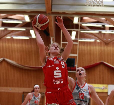 Wasserburg, Badria Halle,28 03 21, playoff quarterfinals, 1 game, basketball, 1 Bundesliga women, TSV 1880 Wasserburg vs Giro Live Panthers Osnabrueck in the picture fromin the middle Emma EICHMEYER Osnabrueck , Copyright: HMBxMediax xHeikoxBecker