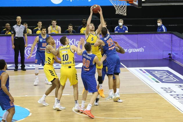 DEU, GER, easyCredit BBL, ALBA vs MBC, 28 03 2021, Mercedes Benz Arena, Berlin, DEU, GER, easyCredit BBL, ALBA vs MBC, in picture Niels Giffey ALBA Berlin 5 , Tim Schneider ALBA Berlin 10 , Louis Olinde ALBA Berlin 19 , Michal Michalak Mitteldeutscher BC 23 , Antunovic Mitteldeutscher BC 40 nordphotoxGmbHx xEngler nph00076