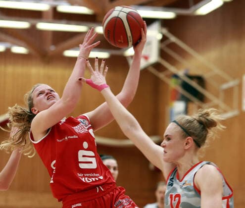 Wasserburg, Badria Halle,28 03 21, playoff quarterfinal, 1 game, basketball, 1 Bundesliga women, TSV 1880 Wasserburg vs Giro Live Panthers Osnabrueck in picture left Emma EICHMEYER Osnabrueck , Copyright: HMBxMediax xHeikoxBecker