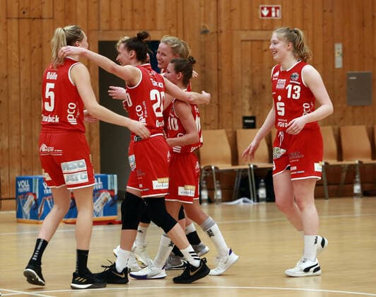 Wasserburg, Badria Halle,28 03 21, playoff quarterfinal, 1 game, Basketball, 1 Bundesliga Women, TSV 1880 Wasserburg vs Giro Live Panthers Osnabrueck in the picture Osnabruecker joy after the victory Copyright: HMBxMediax xHeikoxBecker