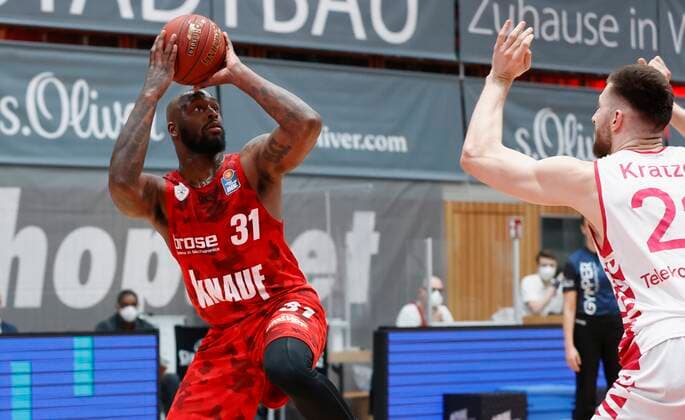 28 03 2021, Basketball, BBL 2020 2021, 25 Matchday, s Oliver Wuerzburg Telekom Baskets Bonn, GER, Wuerzburg, s Oliver Arena, picture from left Murphy Holloway s Oliver Wuerzburg and Leon Kratzer Telekom Baskets Bonn. Copyright: HMBxMedia xHeikoxBecker