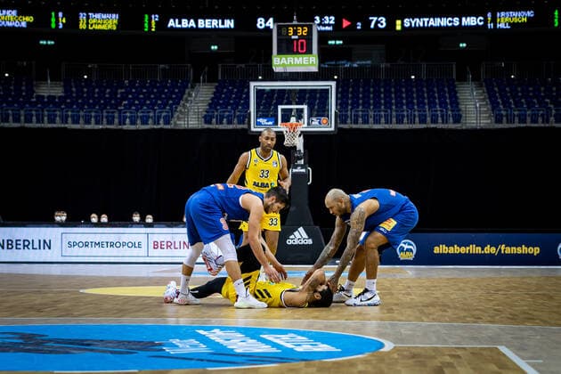 Basketball Berlin 28 03 2021 Season 2020 2021 easyCredit BBL 1 Bundesliga Alba Berlin SYNTAINICS MBC Weissenfels Peyton Siva Alba Berlin, No 03 injured on the floor Roko Rogic MBC, No 32 Sergio Kerusch MBC, No 07 Jayson Granger Alba Berlin, No 33